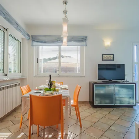 La Casa Di Alice By Interhome Апартаменты *